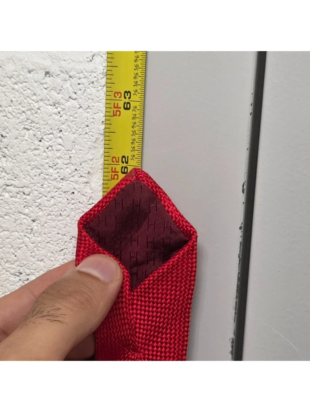 HERMES Paris Red Knit Woven Silk Tie Made in France 62x3.5 Grenadine Flaw see
